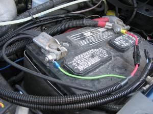 Connecting the power supply leads to the alternator instead of the battery will create a corrosion free connection. Black (-) Red (+) 6-4A.
