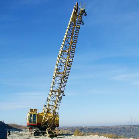 Crawler-Mounted Draglines Crawler-mounted draglines are mobile machines created on the basis of the existing rope shovels EKG-5А and EKG-12A.