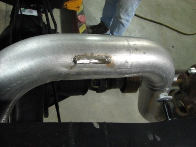 On some trucks a resonator bracket must be cut off of the exhaust pipe to create clearance for the Link Upper Lateral Control Rod Bracket.