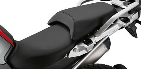 [1] ORIGINAL BMW MOTORRAD ACCESSORIES. [2] ERGONOMICS AND COMFORT. [1] High tinted windshield/tinted wind deflector Underline the powerful but refined look of the BMW R 1200 GS Adventure.