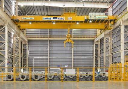 The compact chain hoist is mounted on the double rail crab of a double girder suspension crane. 2 Seven fully automatic, wireless-connected cranes work in the press plant of a car manufacturer.