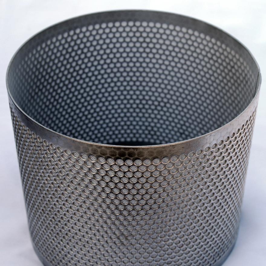 Standard Screen: Sintered Mesh Sintered Mesh on Reinforced Perforated Plate Screen is fused to 316L stainless steel perforated plate for maximum durability (most competitors use screen glued to PVC