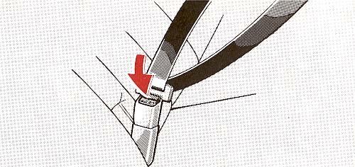 Never use the seat belt extender if you can fasten the seat belt without it.