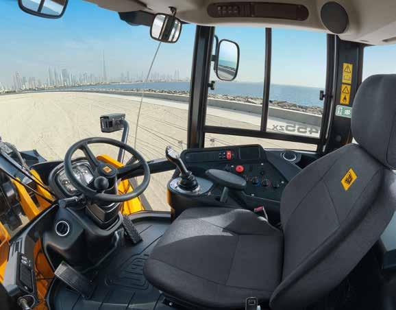 1 For maximum operator comfort, the 455ZX is fitted with an easily adjustable tilting and telescopic steering