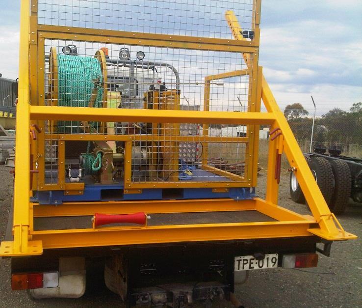 Engineering Pty Ltd Above: Example of a 30 kn Hydraulic drive Bull Winch fitted with Ø16 mm Aquatec rope mounted on to a truck bed. 1.