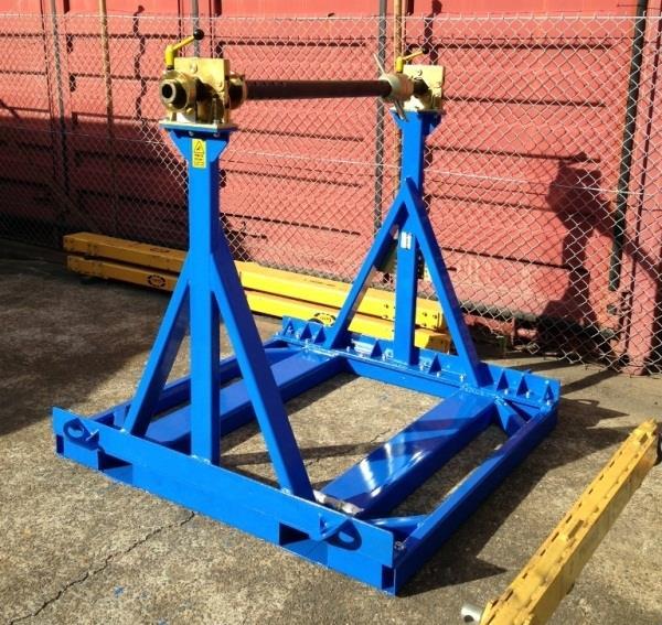 Engineering Pty Ltd Arbor and cones can be handled by one person. Above: Examples of DS-120 drumstand. Photograph on right is fitted with a Band Brake. 2.