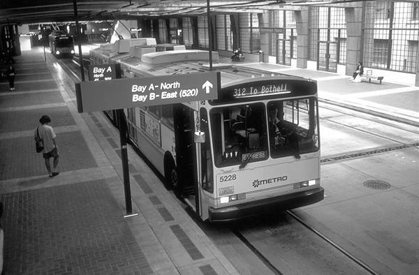 Figure 6-4 Dual Mode Bus, Seattle, Washington 6.2.