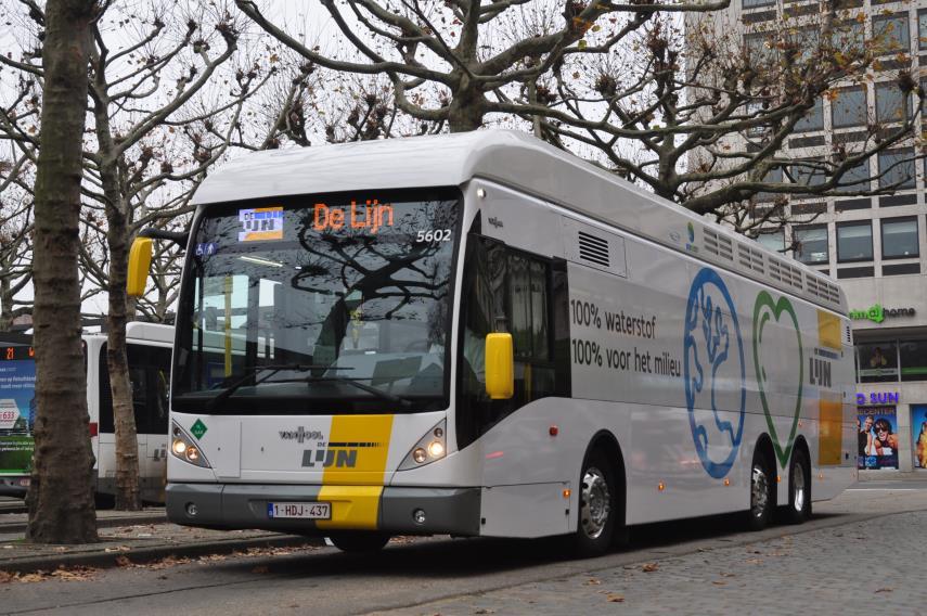 ANTWERP Investing in clean public transport Focus on sustainability: Public transport operator De Lijn is testing different types of buses: full battery electric, fuel