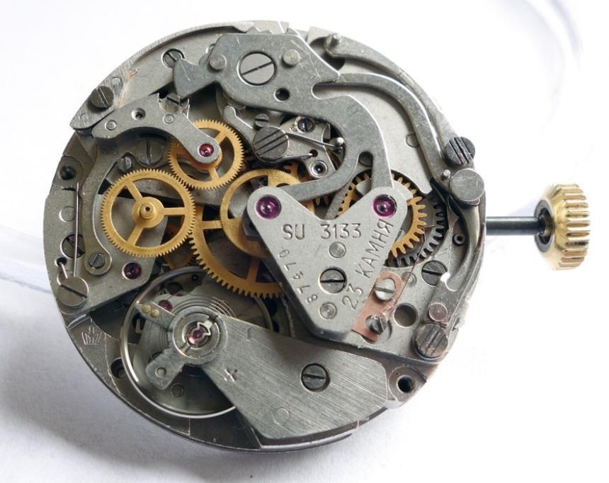 By turning the eccentric screw the minute recording jumper goes a bit up and down. The following is not a simple task; adjusting the chronograph.