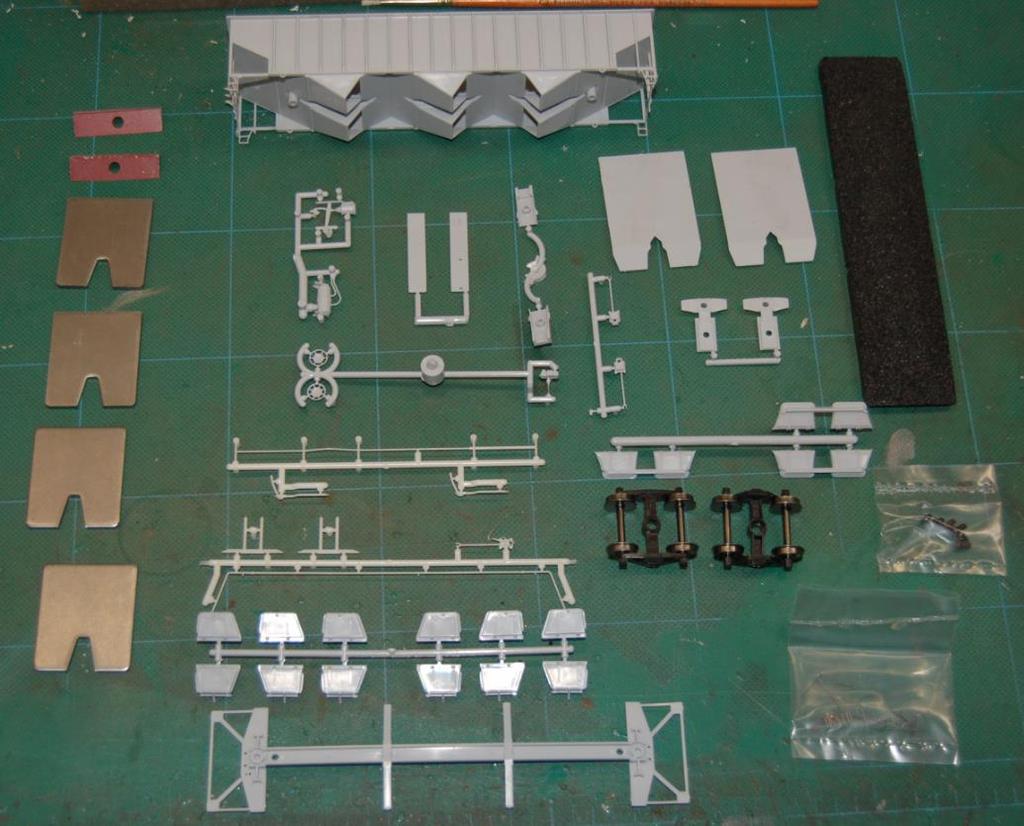 Overview of this kit s contents: 1 4 5 6 3 11 10 9 8 7 14 15 13 12 16 17 13 2 18 Standalone parts included: Part 1 Hopper Body (2 versions with heap shields of without heap shields) Part 2 Underframe