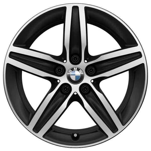 Wheels 17" light alloy wheels Star-spoke style 379 with All-Season Tires Front / Rear: 17x7.