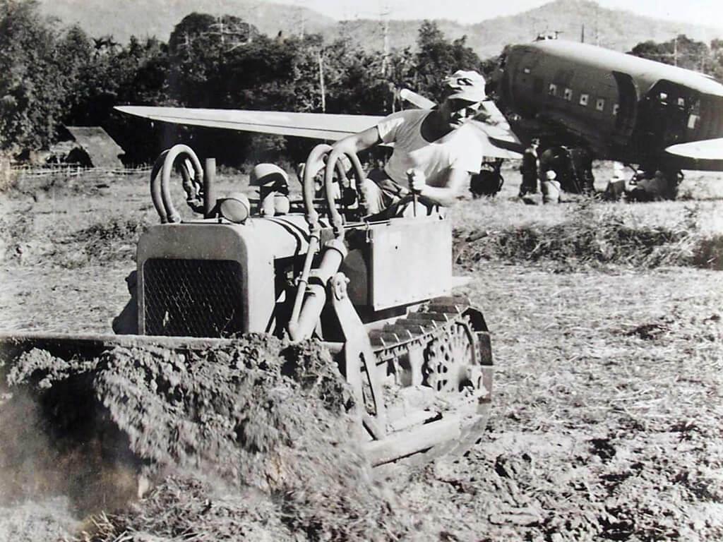 1941-1945 CLARK produces almost 90 percent of the military requirements for fork lift trucks and tow tractors.