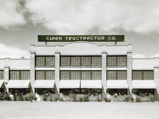 1919 The CLARK Tructractor Company is formed in Buchanan, Michigan as a division of the CLARK Equipment Company.
