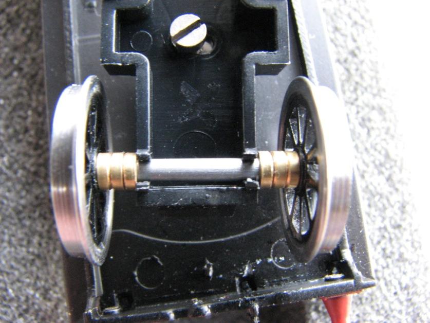Bogie wheels assembled with spacing washers. 6. Install the bogie wheels.