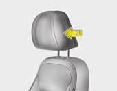 Varnostne značilnosti vašega vozila OPOZORILO Ob potiskanju ali vlečenju sedeža ali ko se vsedete, se lahko, med sedežem in gumbom za sprostitev naslona za glavo, pojavi vrzel.