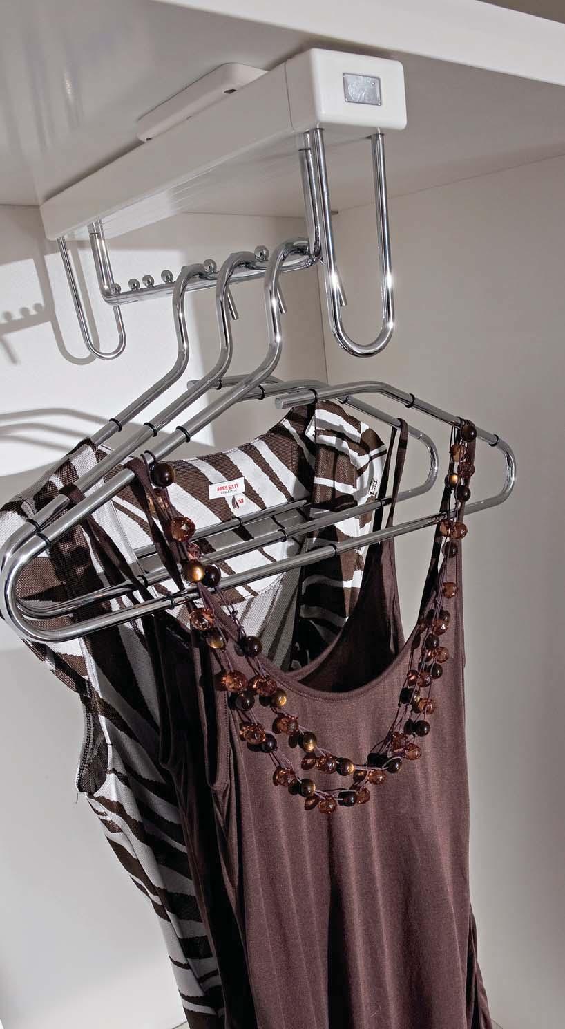 PULL-OUT TROUSER RACK Fixing left or right handed Mounting: Side with single extension ball