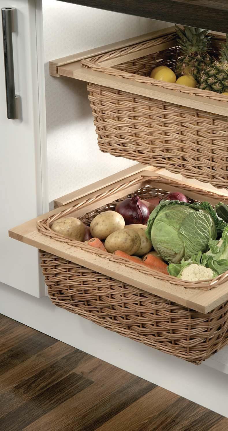 PULL-OUT WICKER BASKETS Wicker basket with beech timber frame For cabinet width mm 400 540.57.