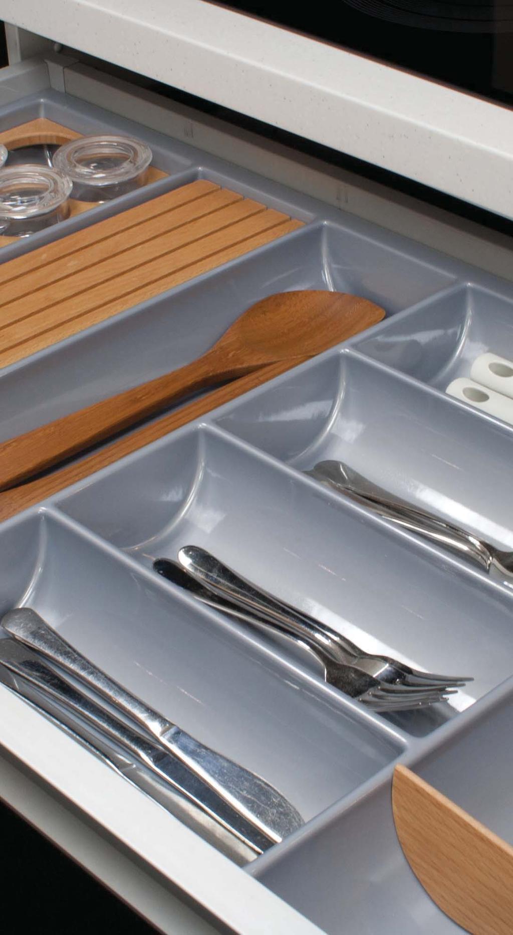 300 mm 400-450 mm 500-550 mm 600 mm CUTLERY TRAY, DEPTH 437-496 MM For cutting to size.