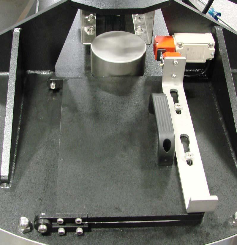 4. Close the door to the vacuum chamber and push the key forward into position. The Centrifuge will not operate if the key is not installed properly. Lock Key 5. Adjust the camera.
