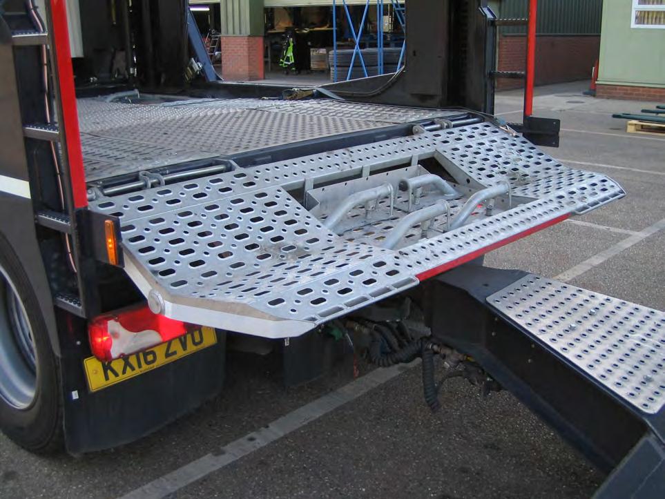 The ramp is locked by check valves fitted to the hydraulic