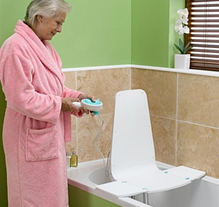 Drive Medical Splash If getting in and out of the bath is more difficult than it once was, the Splash bath lift offers you a simple, practical and budget-friendly solution.