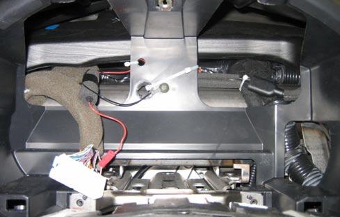 e) Complete by securing accessory harness and vehicle harness with cable ties in three locations. Fig. 6 NOTE: Do not overtighten the cable tie. Overtightening the cable tie may damage the wire. Fig. 6a G Fig.