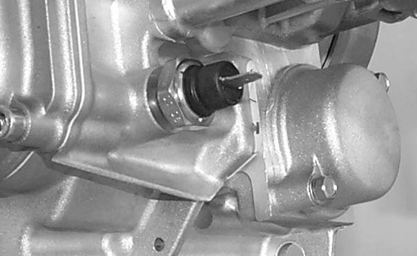 Subsection 07 Section 0 ENGINE (LUBRICATION SYSTEM) GENERAL The engine removal is not necessary when working on the oil pressure switch, oil filter, pressure regulator valve, magnetic plug and/or oil