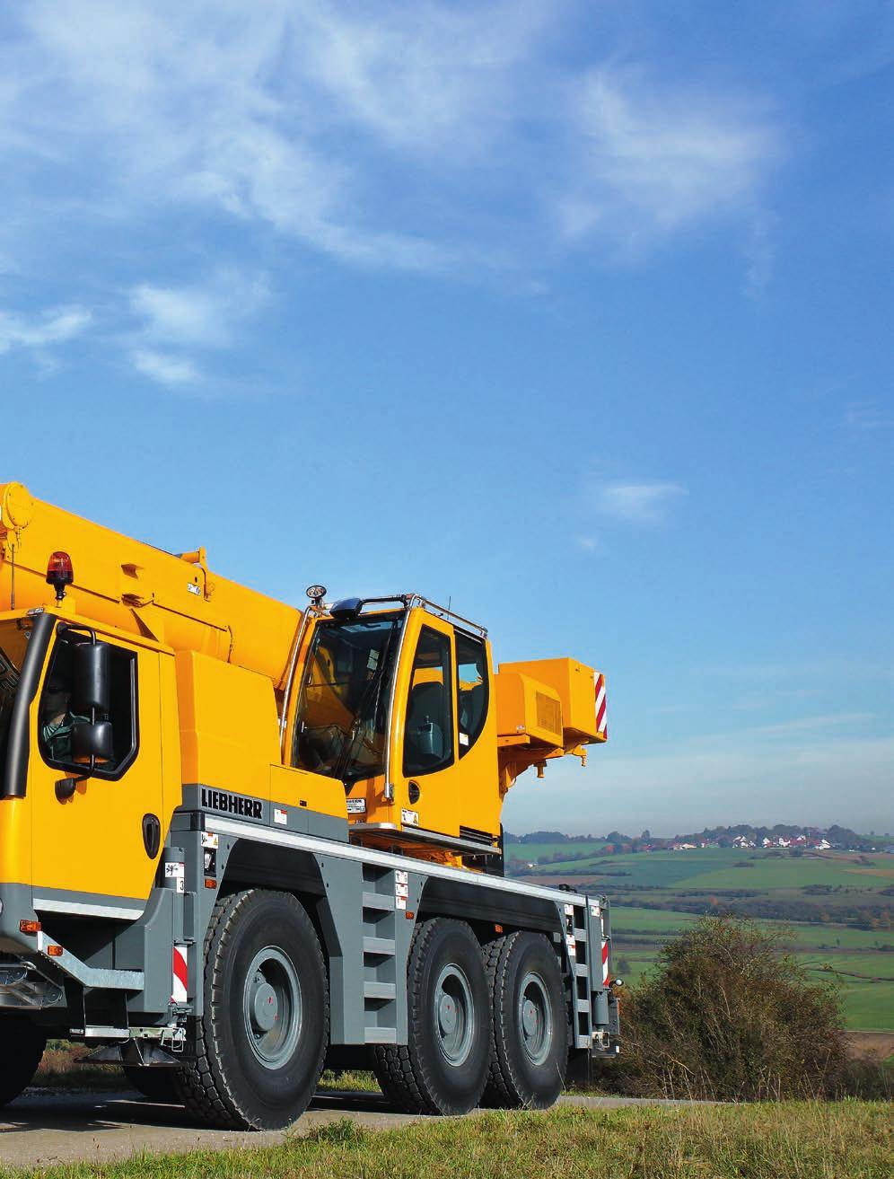 The Liebherr LTM 1050-3.1 mobile crane is characterised by its long telescopic boom, strong lifting capacities, exceptional mobility and comprehensive comfort and safety equipment.