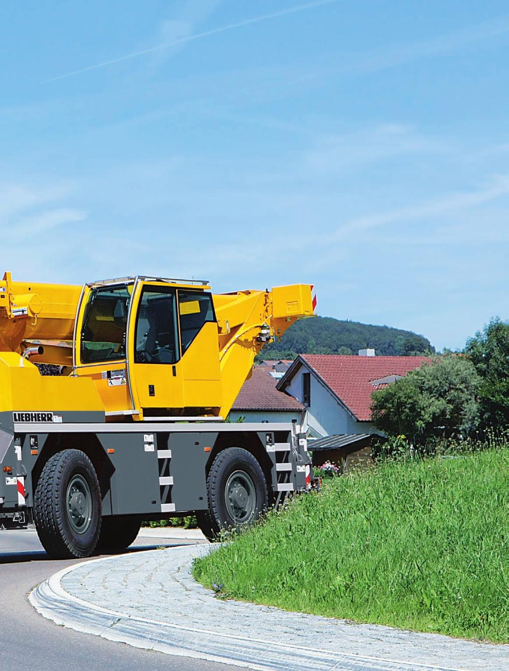 A long telescopic boom, high capacities, an extraordinary mobility as well as a comprehensive comfort and safety configuration marks the mobile crane LTM 1040-2.1 from Liebherr.