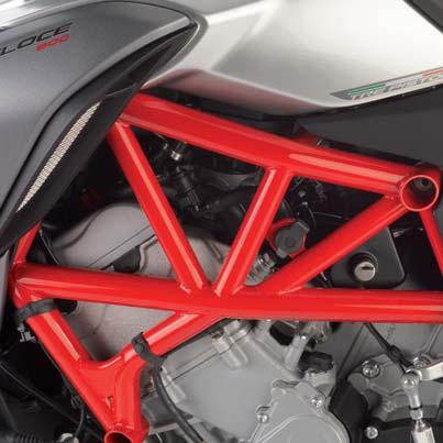 FRAME AND SU SPENSIONI 03 The frame is unmistakeably MV Agusta - steel tubing at the front set off by aluminium alloy side plates - redesigned to meet the specific requirements of the Turismo Veloce.