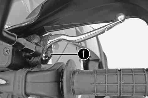 BRAKES 100 11.3Adjusting the free travel of the hand brake lever Check the free travel of the hand brake lever. ( p. 99) Adjust the free travel of the hand brake lever with the adjustment screw.