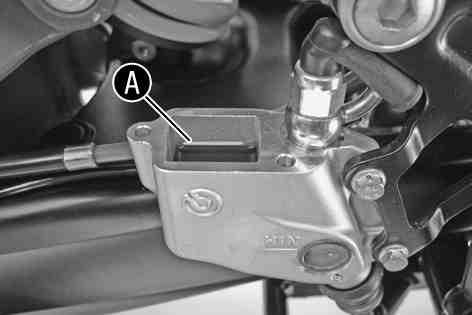 BRAKES 108 Add brake fluid to level. Brake fluid DOT 4 / DOT 5.1 ( p. 203) Position the cover with the membrane. Mount and tighten the screws.