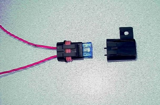 AWARE Harness Fuse Cap 8 wire segment (Attach to battery feed) Figure 11 In-line fuse Fuse 3.