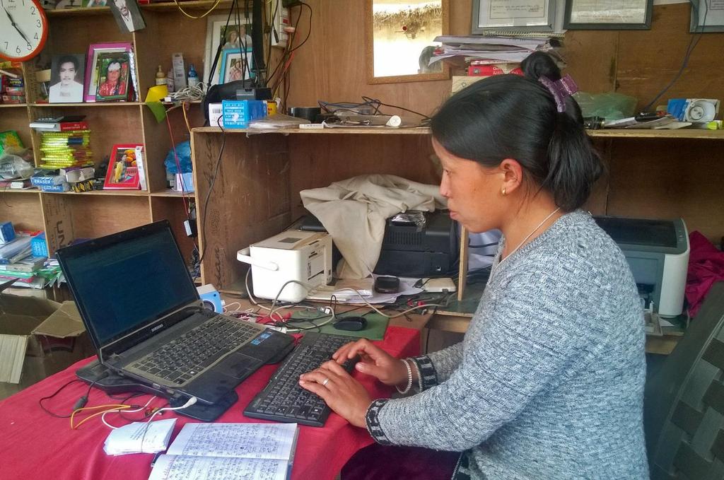 OFF-GRID ELECTRIFICATION: NEPAL Piloting Innovative Business Models Solar Mini-Grids in Rural Communities Aggregation: 3 dispersed, remote villages combined into one larger project for viability