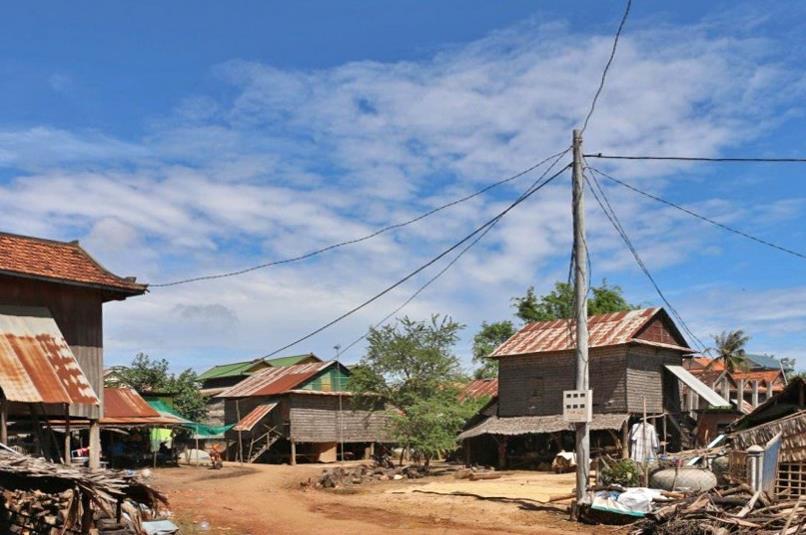 ON-GRID ELECTRIFICATION: CAMBODIA Innovative Pro-Poor Financing Schemes: Output-based aid program to promote access to grid electricity Grid extension