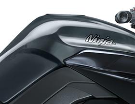 Adjustable Windscreen Large-volume Fuel Tank Windscreen has three available positions spanning approximately 20 and ranging from sporty to maximum wind protection, to suit rider preference.