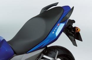 COMFORTABLE TANDEM RIDING Ergonomics * One-piece seat with plush padding gives added comfort to both rider and pillion.