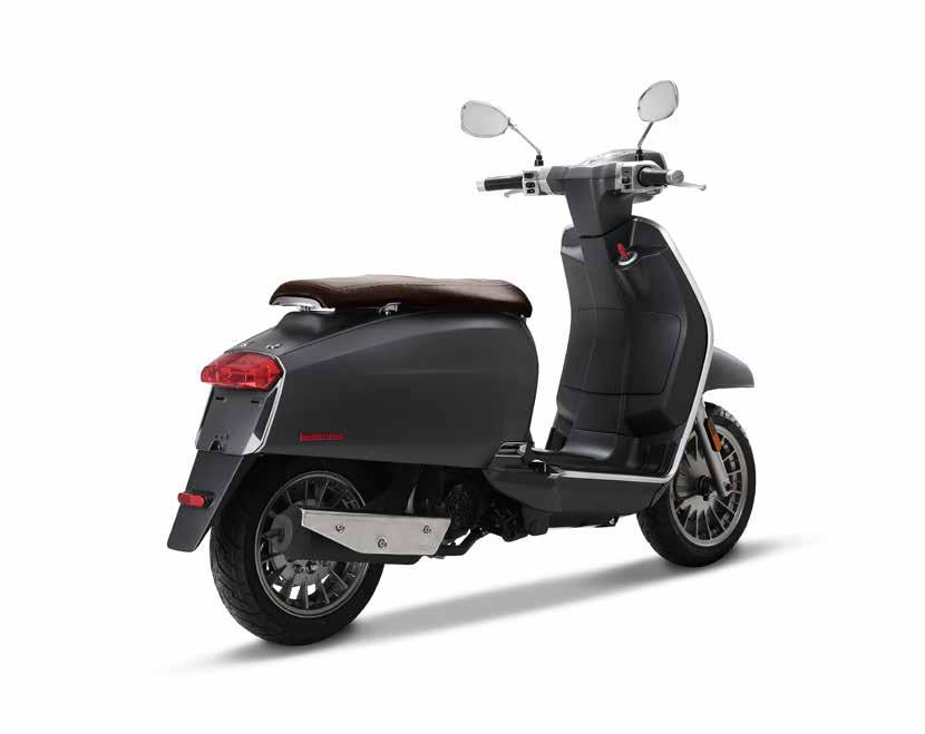 Metal craftsmanship Lambretta introduces the double layer side panel. The base is an ingenious 1.