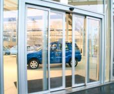 In the normal operating mode the automatic door opener reliably opens and closes the door, thus allowing for a barrier-free and contact-less passage.
