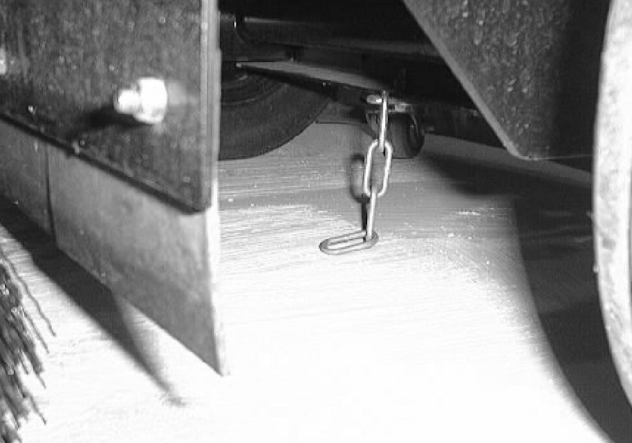 STATIC DRAG CHAIN The static drag chain prevents the buildup of static electricity in the machine. The chain is attached to the machine frame. Make sure the chain is always touching the floor.