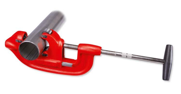 Metal Manual ENORM 4 Steel pipe cutter Ø 60 11 mm (2 4 ) Wide rollers for secure guiding of cutter wheel on pipe Easy pressure control for optimum force transmission onto the pipe Long service life
