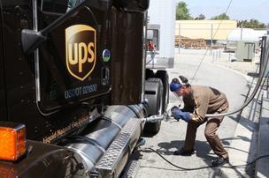 SUUPS adding New LNG and CNG Vehicles In 2014, UPS added 900 new LNG trucks to its existing fleet of 1,000 natural gas vehicles