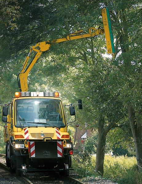 Implement-Carrying Expertise. Always up to the challenge. From maintenance on catenaries with an aerial platform to snow clearing with a snowplough, snow cutter or gritters.
