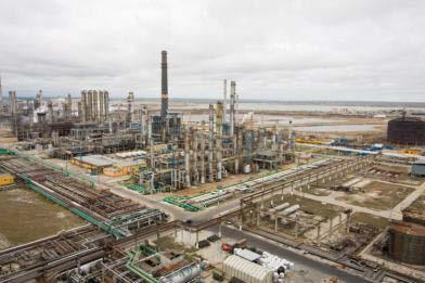 PETROMIDIA REFINERY: STATUS REPORT Current Status and Achievements Rompetrol Rafinare has developed interconnections for a perfect synergy with Petrochemicals and Vega refinery by increasing value of