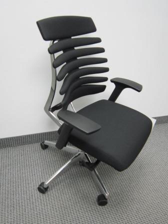 Teknion Responsive Back Technology (RBT) Synchro Tilt task chair 2D width and height adjustable arms Single upholstery Seat