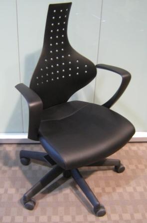 Keilhauer Junior Task chair Contour back Recessed arm Standard seat