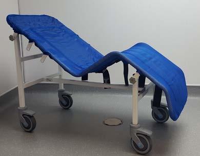 The cradle provides comfortable, controlled bathing in a safe sitting position. The easily adjustable straps can be loosened, creating a hammock effect in the fabric.