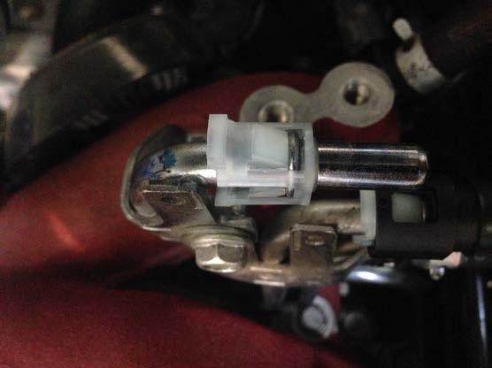 Assemble the return line by placing the fuel injection hose clamp and fuel line over the open regulator barb and secure the fuel injection clamp using a 7mm nut driver or flat head screwdriver. 3.