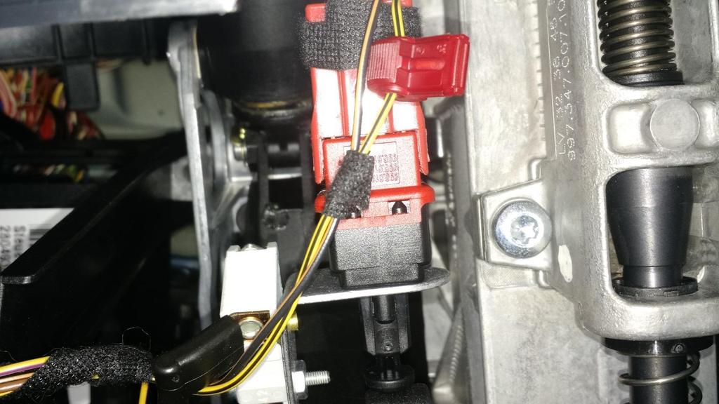 TOP switch signal Figure 4b (Clutch pedal TOP Switch connection)