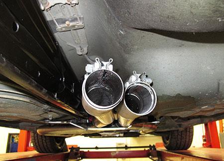 Figure 9 Figure 10 17. Feed the left over-axle tube over the axle in the same manner as the right side over-axle tube.